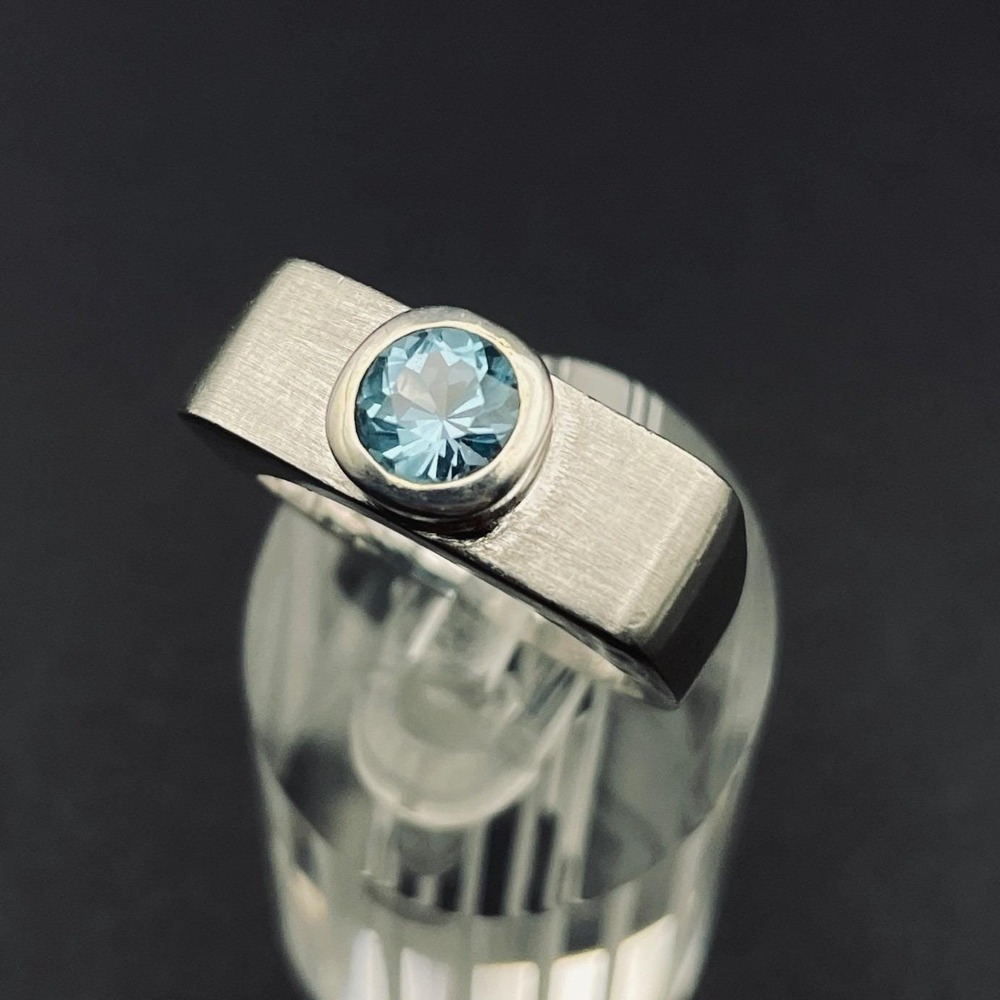 Sterling‎ Silver Blue Topaz Ring Size 7.75 Minimalist Gemstone Ring